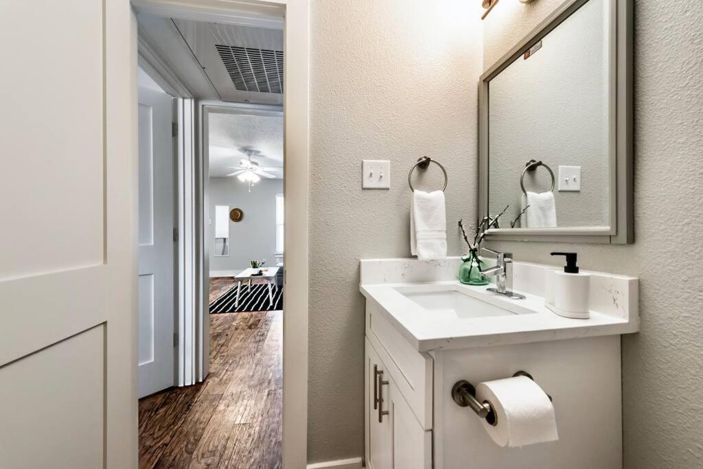 The Boutique Space & Free Parking Dallas Bagian luar foto